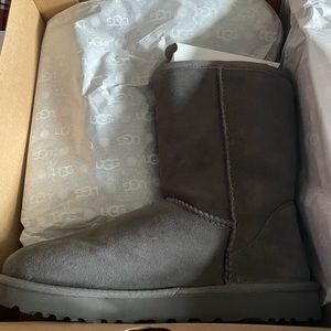 Brand new Ugg Classic Short II boots
